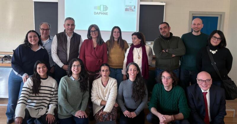 Proyecto DAPHNE: Prácticas de periodismo de datos en la educación superior dirigidas a los centros de formación profesional | Proyectos Europeos Defoin