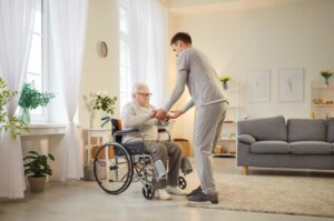 Curso cuidados auxiliares enfermeria geriatria DEFOIN Madrid 60 horas aula virtual mayo 2026 trabajadores ocupados valoracion paciente mayor